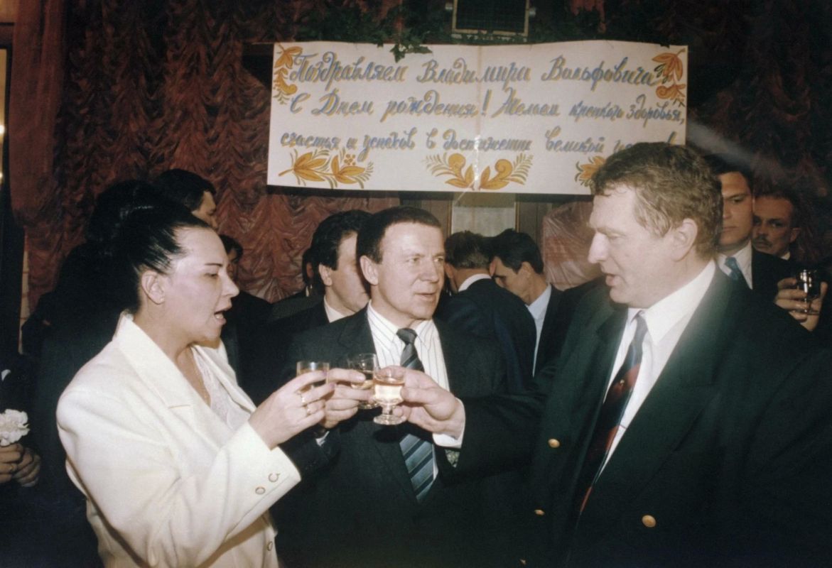 Политик, телемаг, шоумен. Чем запомнился целитель Анатолий Кашпировский Политик, телемаг, шоумен. Чем запомнился целитель Анатолий Кашпировский