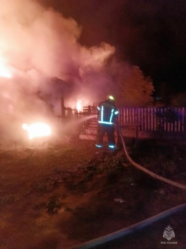 Мужчину спасли при пожаре в Змеиногорске Мужчину спасли при пожаре в Змеиногорске