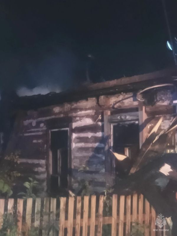 Спасение на пожаре. Вечером в городе Змеиногорске произошел пожар в двухквартирном одноэтажном жилом доме по улице Пионерская Спасение на пожаре. Вечером в городе Змеиногорске произошел пожар в двухквартирном одноэтажном жилом доме по улице Пионерская