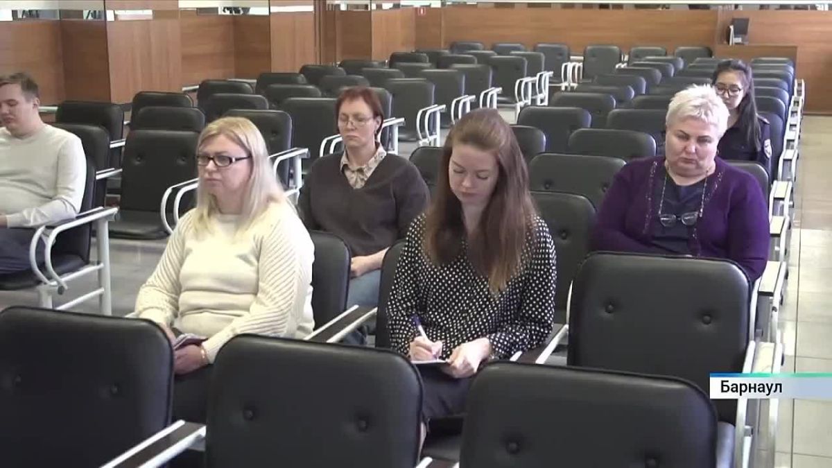 На брифинге, который состоялся на этой неделе в Управлении Госавтоинспекции ГУ МВД России по Алтайскому краю, были рассмотрены проблемы, связанные с обеспечением безопасности дорожного движения, и вопросы, касающиеся...