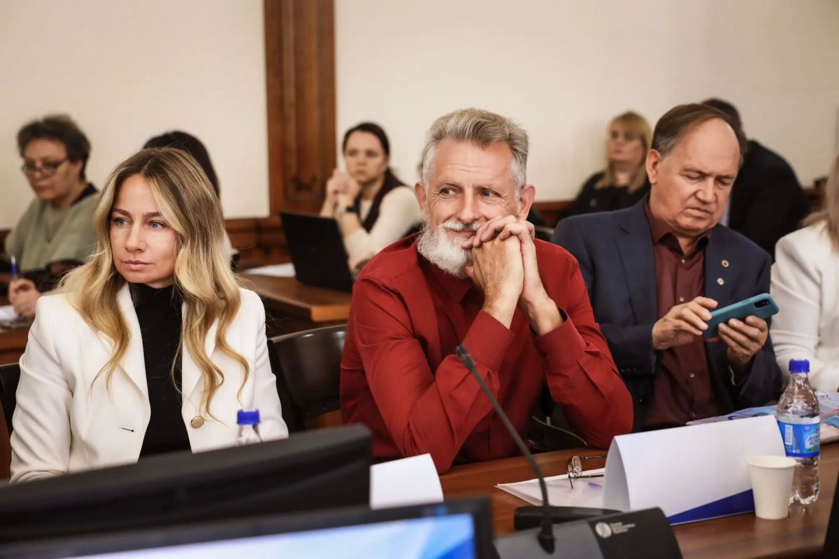 Круглый стол «Подготовка кадров для креативной экономики Алтайского края: от диалога к стратегии» Круглый стол «Подготовка кадров для креативной экономики Алтайского края: от диалога к стратегии»