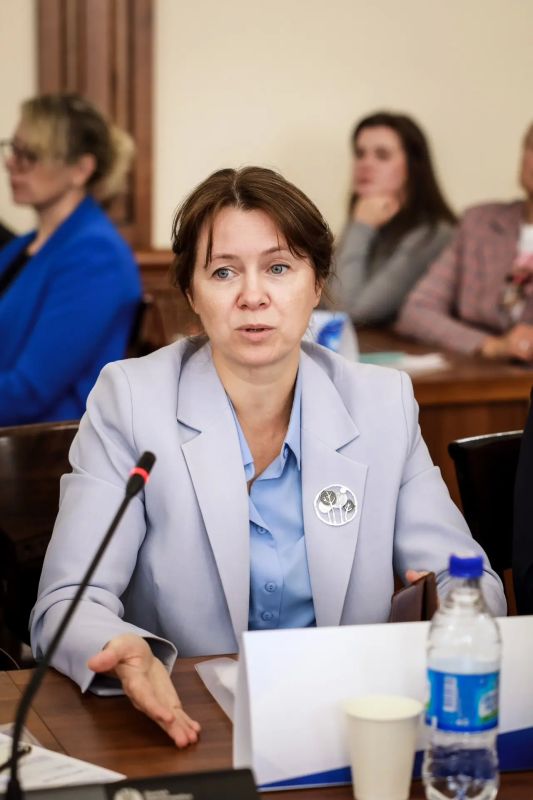 Круглый стол «Подготовка кадров для креативной экономики Алтайского края: от диалога к стратегии» Круглый стол «Подготовка кадров для креативной экономики Алтайского края: от диалога к стратегии»