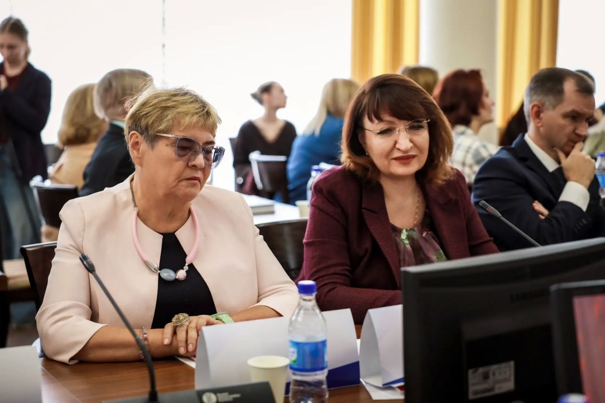Круглый стол «Подготовка кадров для креативной экономики Алтайского края: от диалога к стратегии» Круглый стол «Подготовка кадров для креативной экономики Алтайского края: от диалога к стратегии»