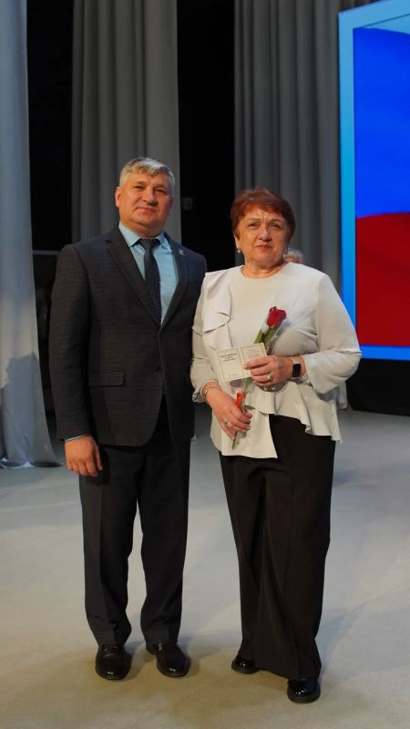 Спасибо тем, кто гордо носит звание: учитель, воспитатель, педагог! Спасибо тем, кто гордо носит звание: учитель, воспитатель, педагог!