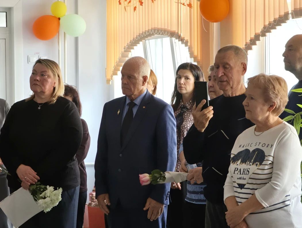 В барнаульской школе открыли первый в городе класс памяти учителя В барнаульской школе открыли первый в городе класс памяти учителя