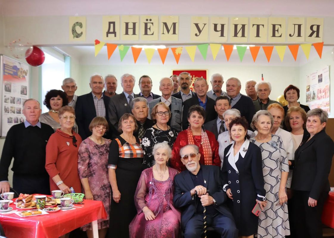 Ветераны педагогического труда Барнаула празднуют День учителя Ветераны педагогического труда Барнаула празднуют День учителя