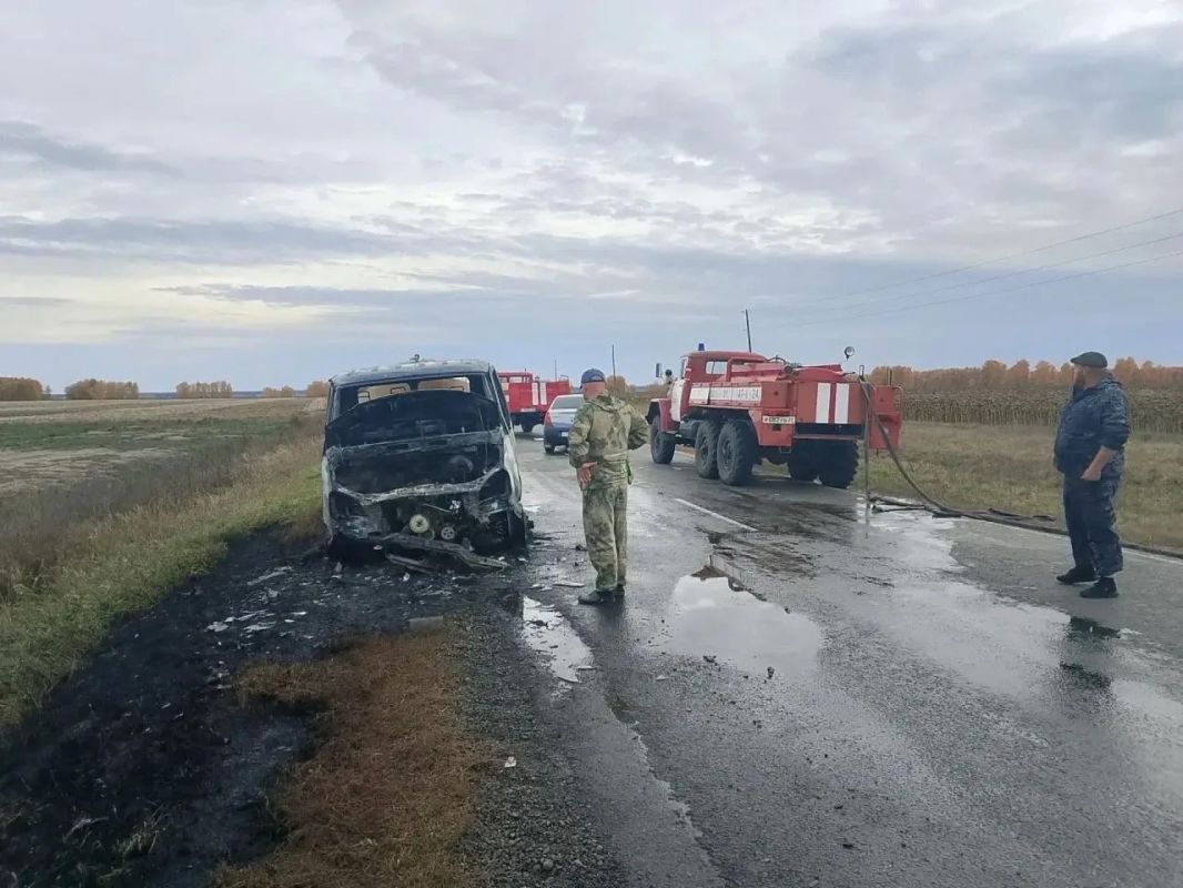 Газель вспыхнула на трассе в Алтайском крае
