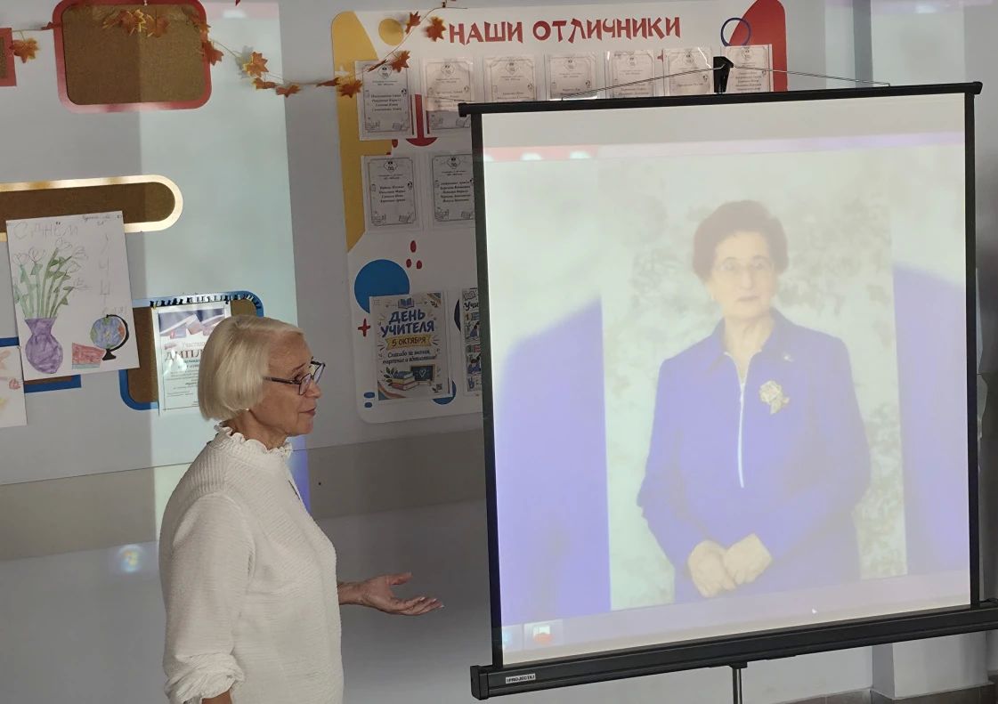 В барнаульской школе открыли первый в городе класс памяти учителя В барнаульской школе открыли первый в городе класс памяти учителя