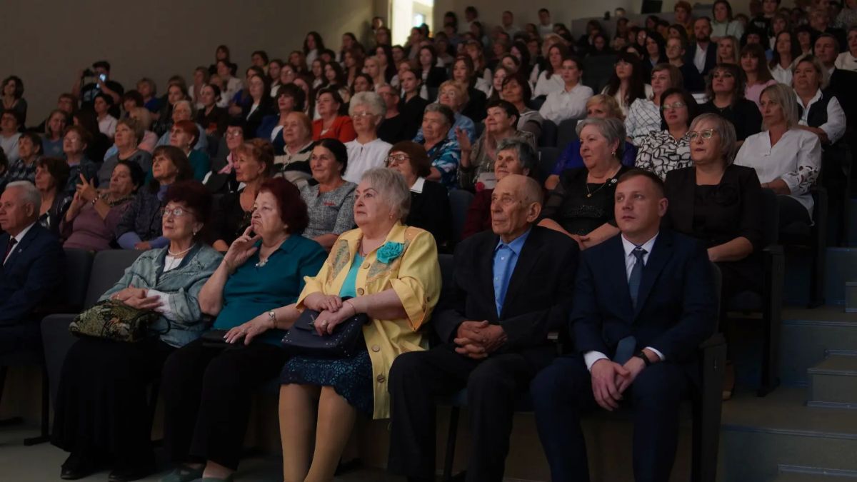 Спасибо тем, кто гордо носит звание: учитель, воспитатель, педагог! Спасибо тем, кто гордо носит звание: учитель, воспитатель, педагог!