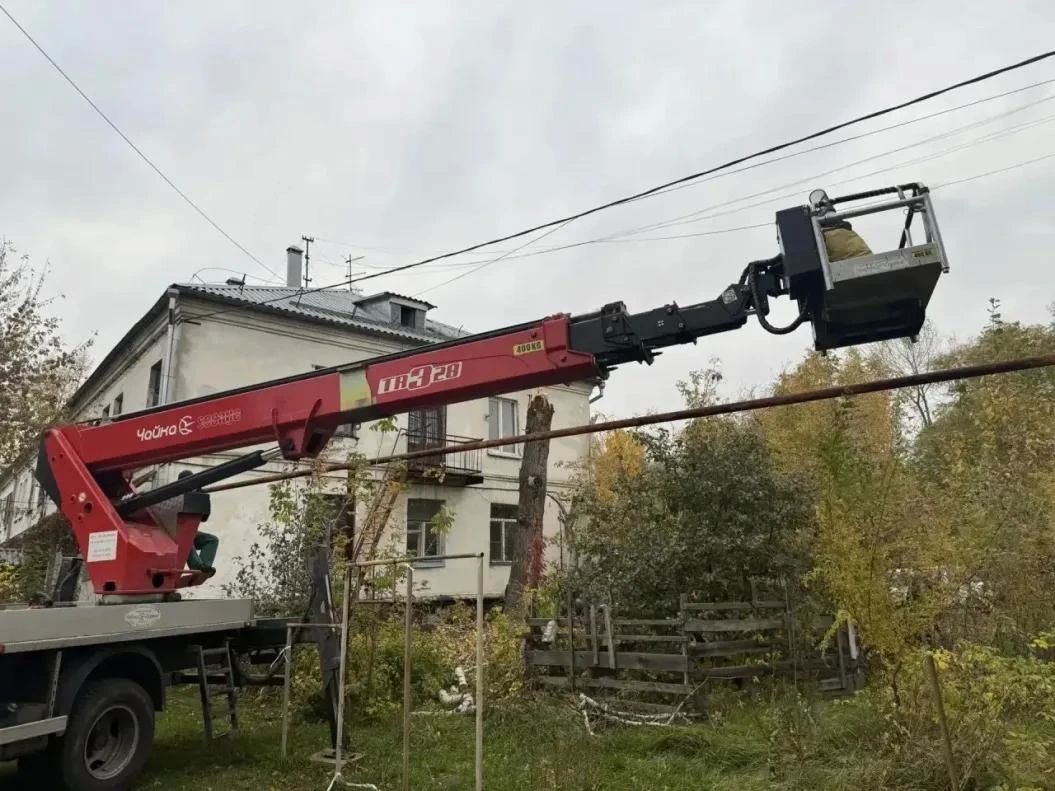 В Барнауле устраняют последствия непогоды В Барнауле устраняют последствия непогоды