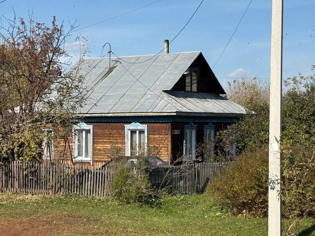 Залитые солнцем дома, аккуратные улочки и зеленый бор – таким встречает гостей село Зудилово Залитые солнцем дома, аккуратные улочки и зеленый бор – таким встречает гостей село Зудилово