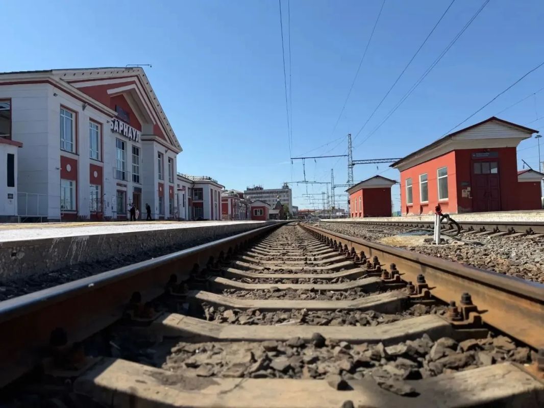 Расписание четырех пригородных поездов в Алтайском крае временно изменится из-за ремонта пути