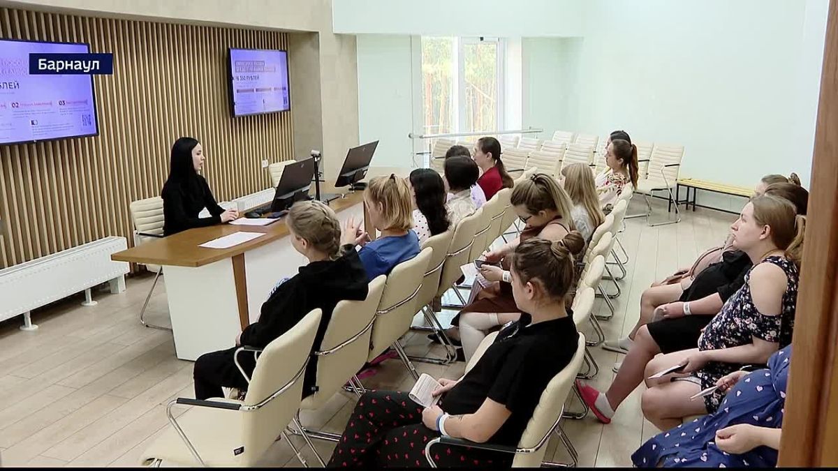 Школы для беременных в городах и районах края в этом году стали едиными по содержанию