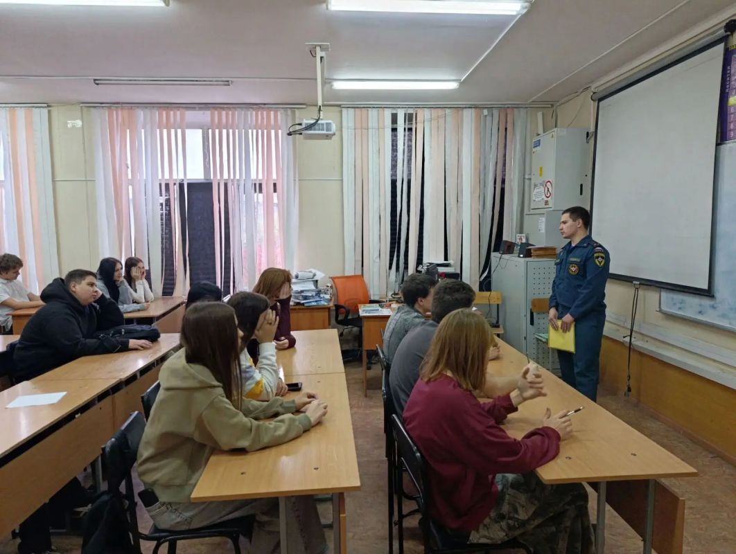 Вопросы комплексной безопасности обсудили с барнаульскими школьниками Вопросы комплексной безопасности обсудили с барнаульскими школьниками