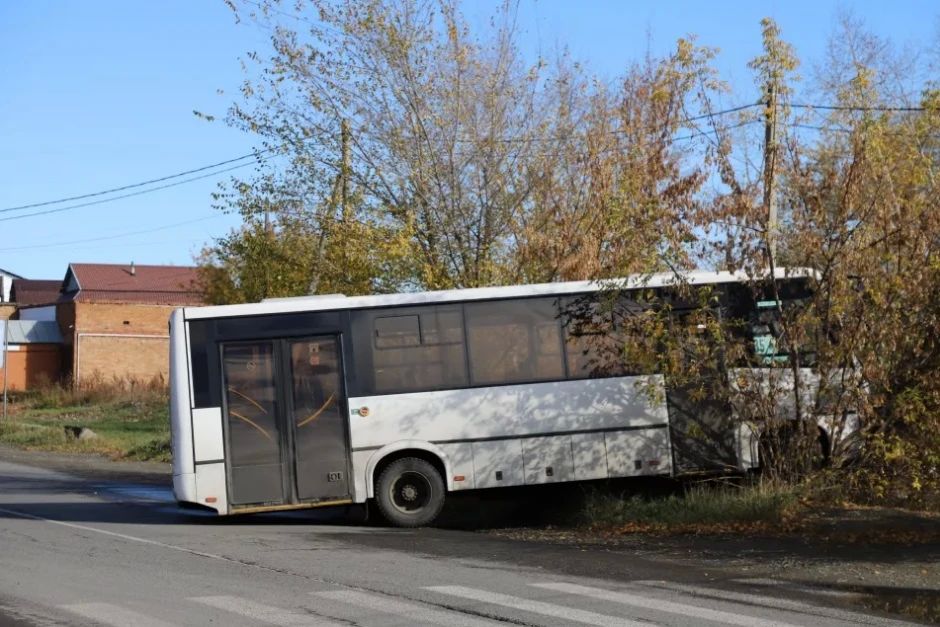 В Бийске водитель автобуса погиб во время ремонта транспорта