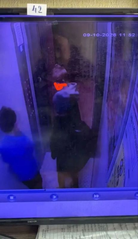 Взломали замки и пытались выйти на крышу: подростки устроили погром в доме в Барнауле