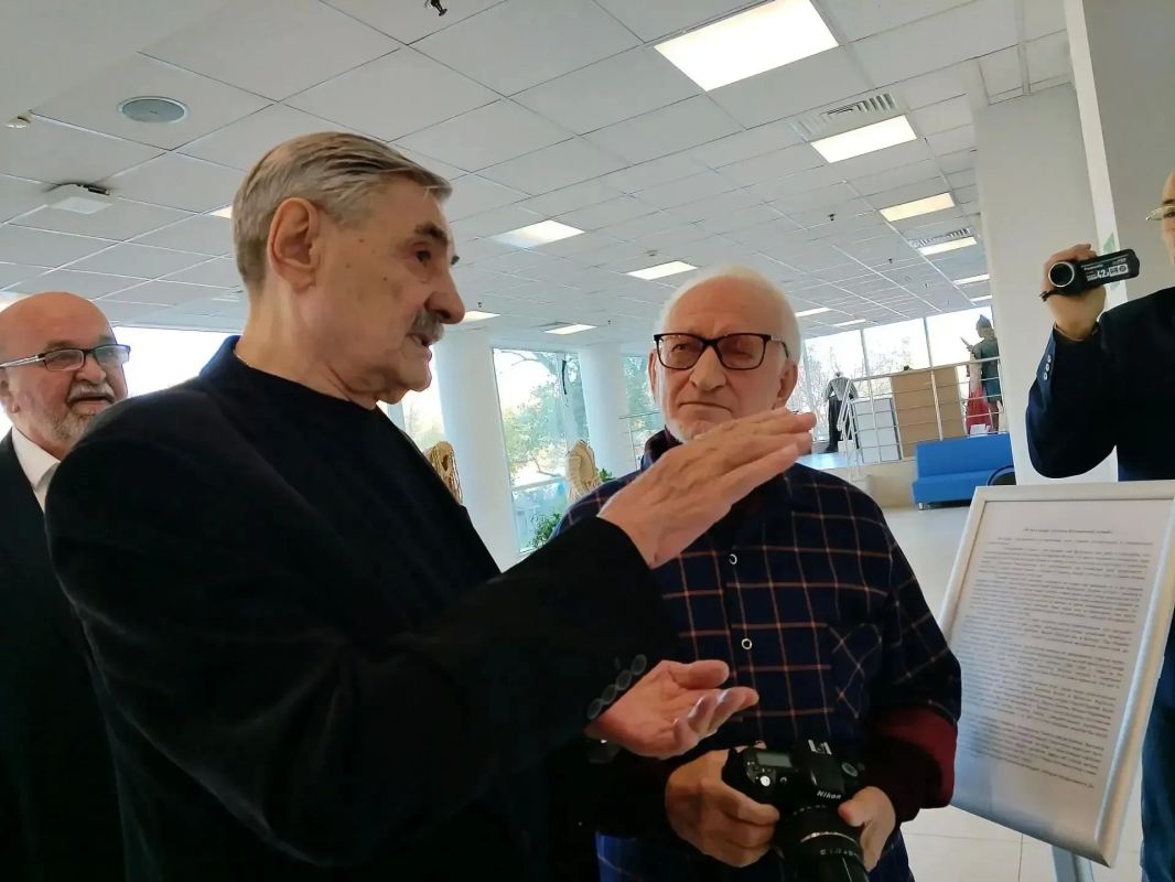 В Москве начала работу фотовыставка, посвященная 50-летию Шукшинских чтений В Москве начала работу фотовыставка, посвященная 50-летию Шукшинских чтений