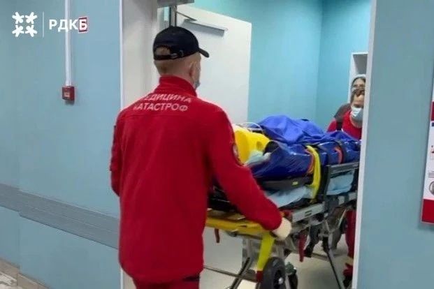 Подросток, пострадавший от нападения медведя в Алтайском крае, доставлен в московскую клинику Подросток, пострадавший от нападения медведя в Алтайском крае, доставлен в московскую клинику