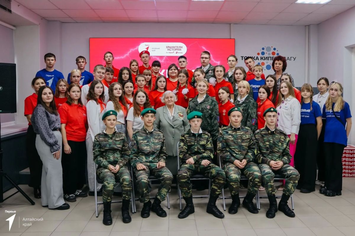 Школьники Барнаула стали участниками регионального слёта «Хранители истории» Школьники Барнаула стали участниками регионального слёта «Хранители истории»