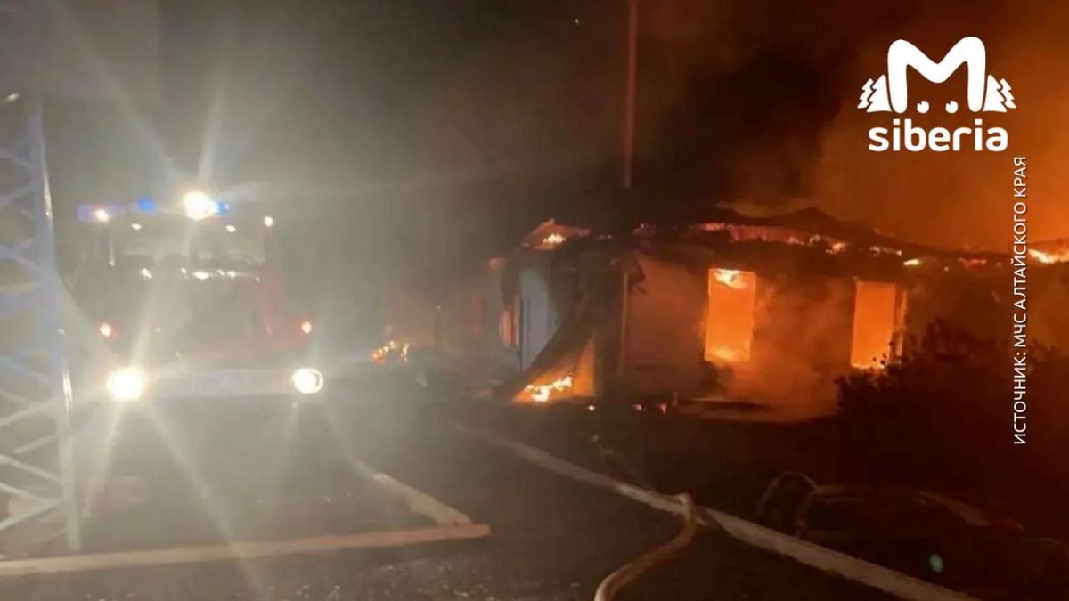Школа горит в Калманском районе Алтайского края Школа горит в Калманском районе Алтайского края