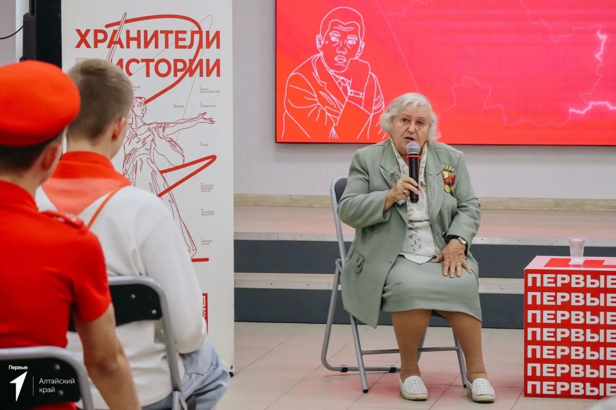 Школьники Барнаула стали участниками регионального слёта «Хранители истории» Школьники Барнаула стали участниками регионального слёта «Хранители истории»