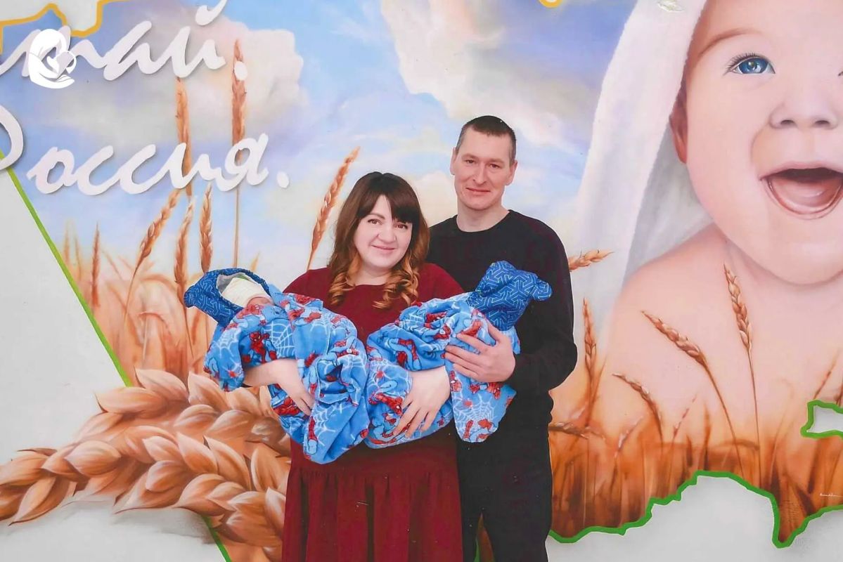 «Под сердцем – дар, который мы ждали 11 лет», – так начинает свой рассказ наша пациентка Александра В., которая разрешила нам поделиться историей о непростом пути к желанному материнству