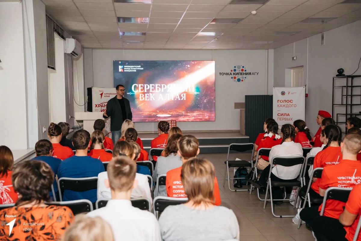 Школьники Барнаула стали участниками регионального слёта «Хранители истории» Школьники Барнаула стали участниками регионального слёта «Хранители истории»