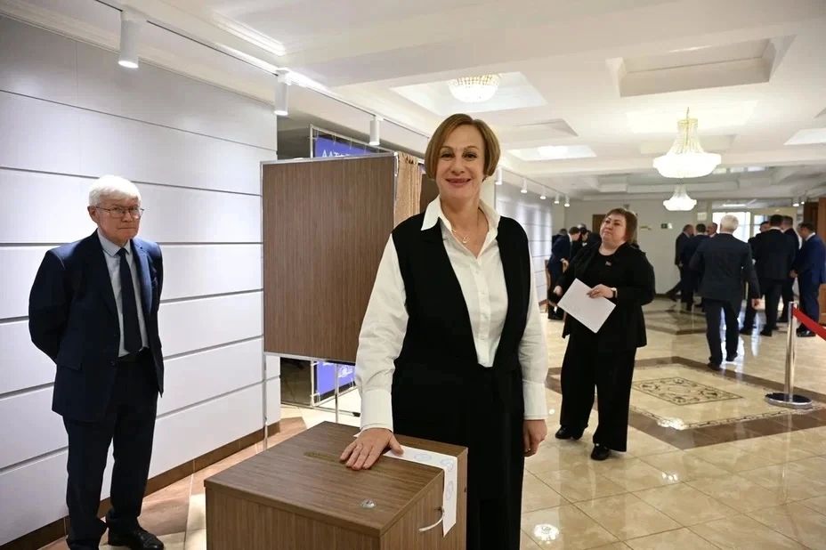 На первой сессии АКЗС девятого созыва было сформировано десять постоянных комитетов На первой сессии АКЗС девятого созыва было сформировано десять постоянных комитетов