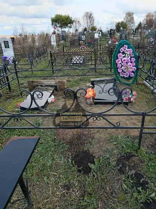 На Алтае задержали подростков, которые осквернили могилы и устроили погром на кладбище