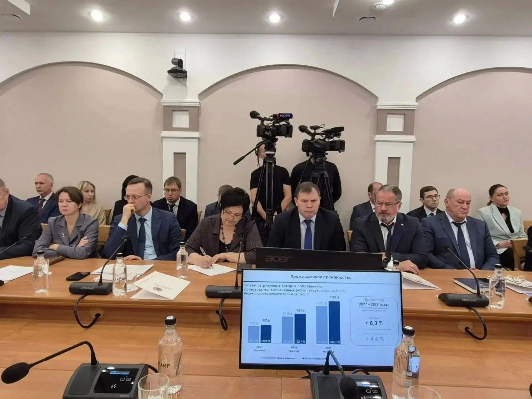 На заседании Правительства Алтайского края представлен прогноз социально-экономического развития региона на ближайшие три года На заседании Правительства Алтайского края представлен прогноз социально-экономического развития региона на ближайшие три года