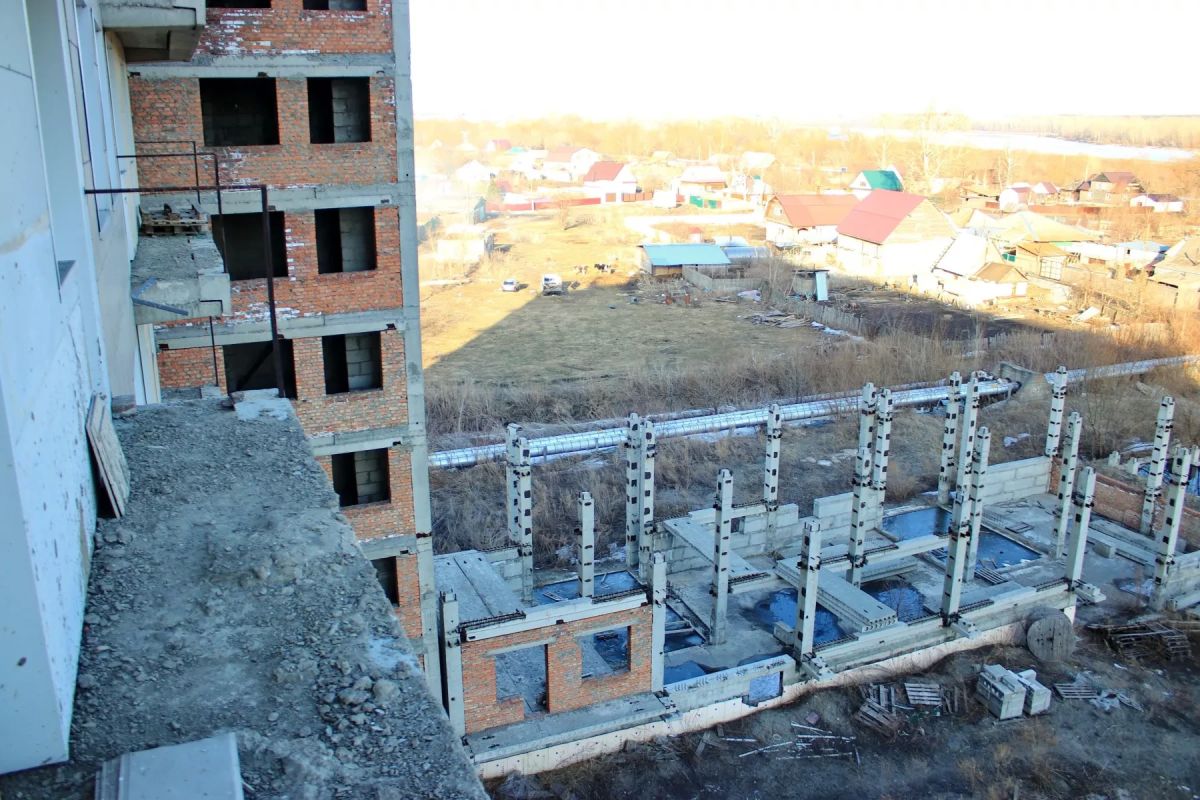 Многострадальный недострой напротив «Ленты» продали в Бийске Многострадальный недострой напротив «Ленты» продали в Бийске