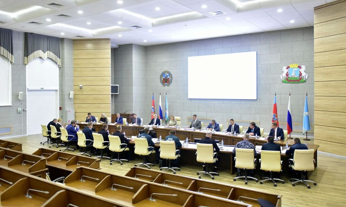 В Барнауле обсудили безопасность на дорогах, профилактику интернет-мошенничеств и пожаров