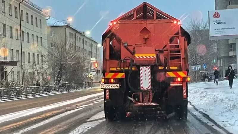 Барнаульские дорожники переходят на зимний режим