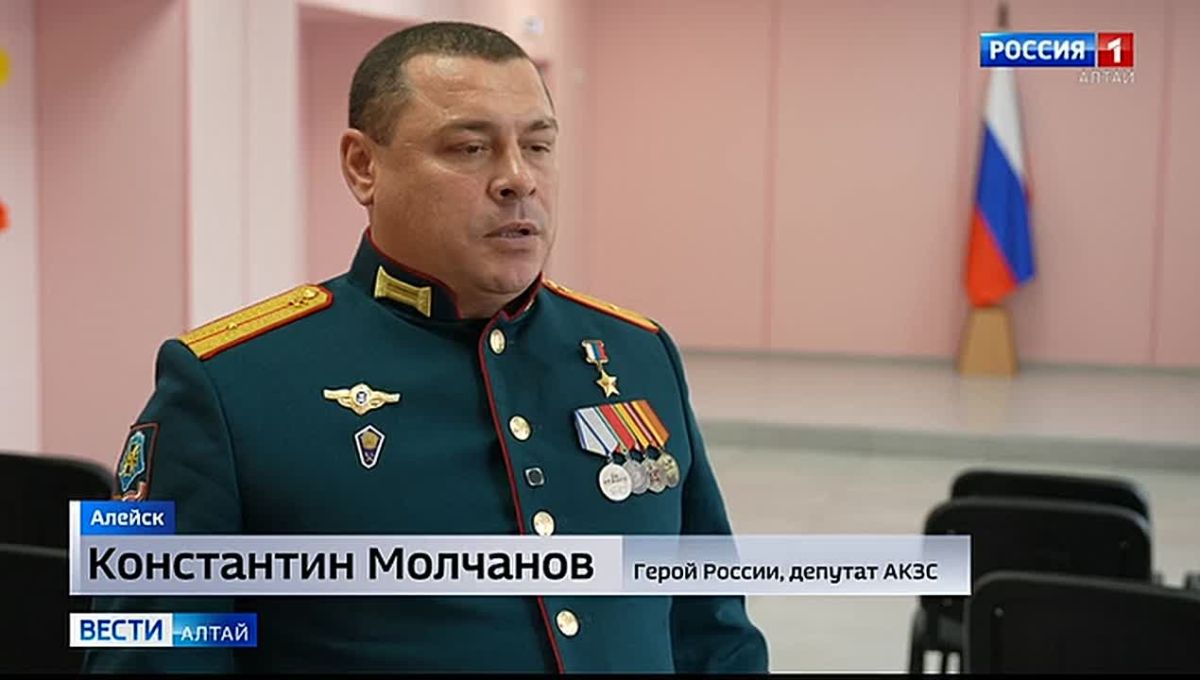 Сегодня в регионе вручили медали общественного признания «Отец солдата»