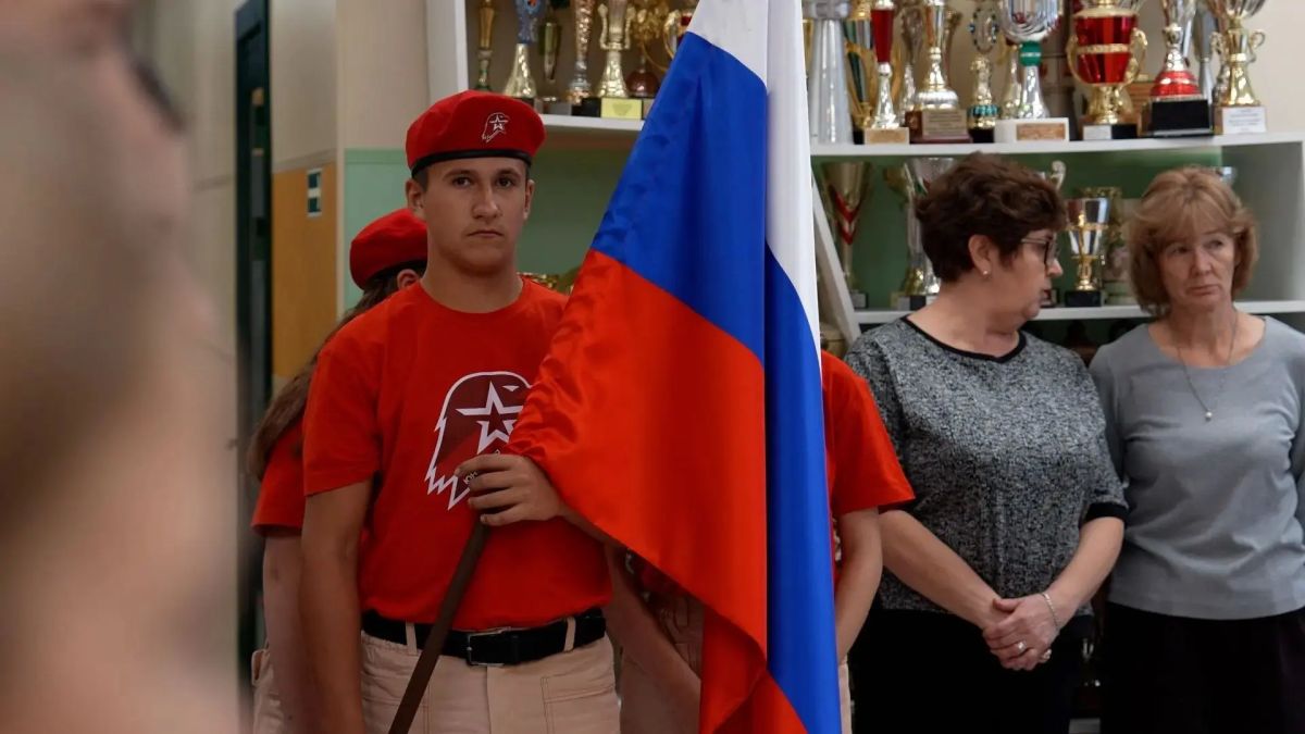Константин Молчанов вручил медали «Отец солдата» жителям Алейского района Константин Молчанов вручил медали «Отец солдата» жителям Алейского района