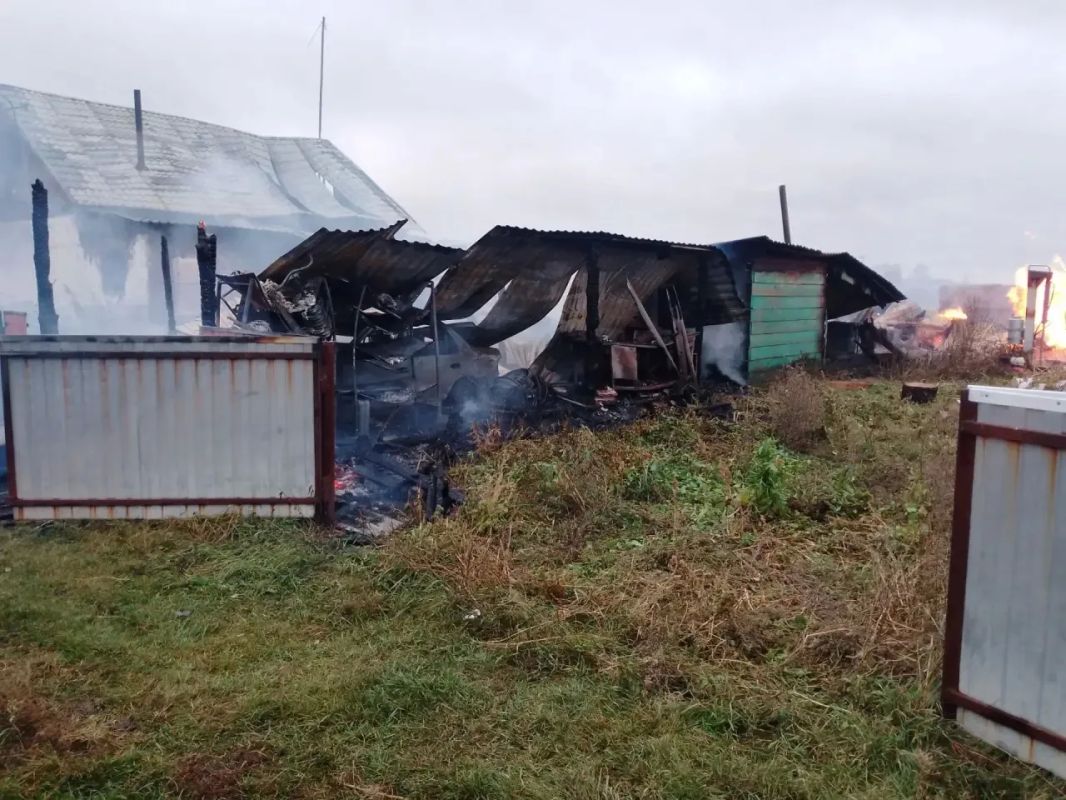 Крупный пожар в Крутихинском районе: огонь уничтожил надворные постройки Крупный пожар в Крутихинском районе: огонь уничтожил надворные постройки