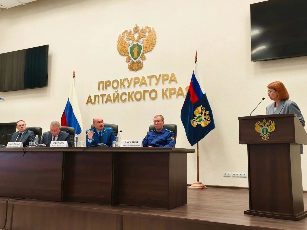 Под председательством заместителя прокурора Алтайского края Рамиля Рафикова проведено заседание межведомственной рабочей группы по защите прав несовершеннолетних Под председательством заместителя прокурора Алтайского края Рамиля Рафикова проведено заседание межведомственной рабочей группы по защите прав несовершеннолетних