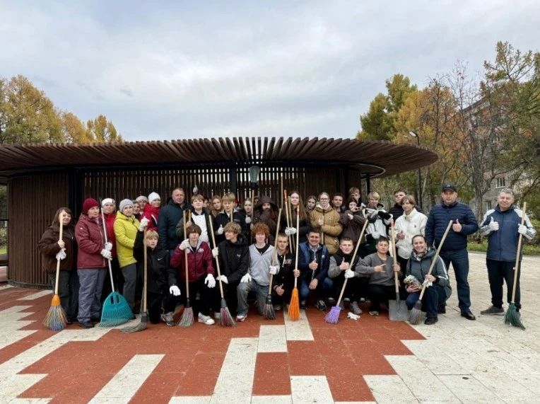 В барнаульском поселке Южном завершают благоустройство аллеи имени Чепурко