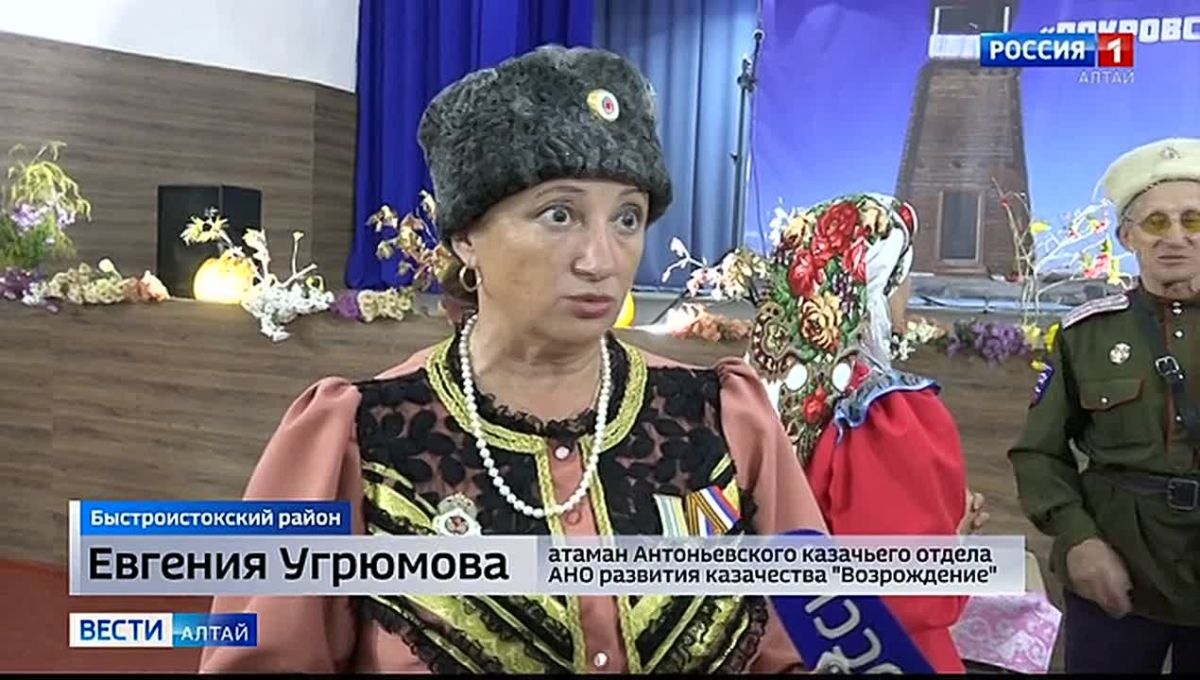 На первый межрайонный фестиваль собрались алтайские казаки в селе Новопокровка Быстроистокского района