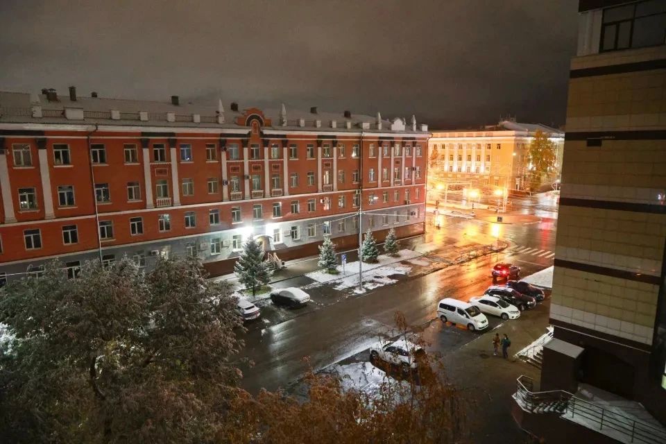 Давайте посмотрим, каким был Барнаул в первую снежную ночь