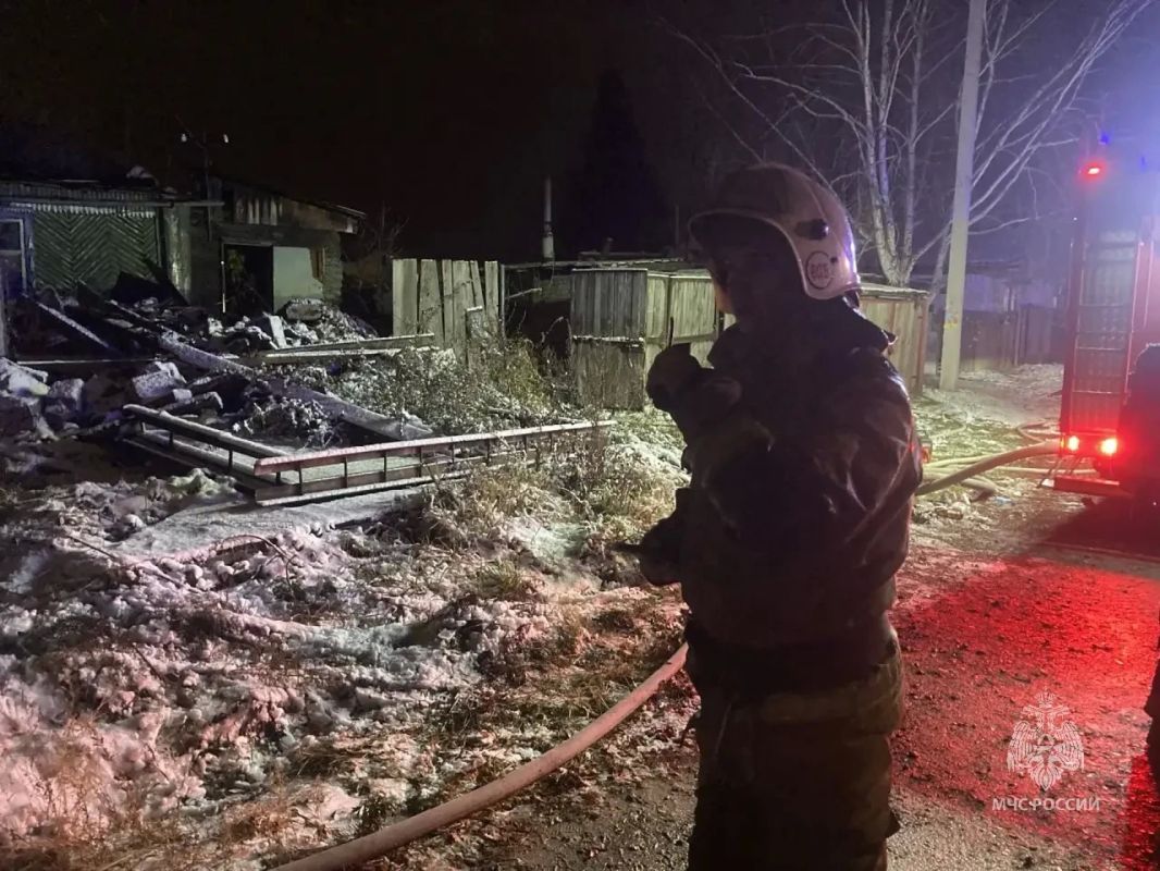 Во Власихе ночью пожарные потушили пожар в двухквартирном жилом доме Во Власихе ночью пожарные потушили пожар в двухквартирном жилом доме
