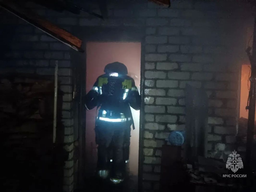 Двух человек спасли при пожаре в Бийске Двух человек спасли при пожаре в Бийске