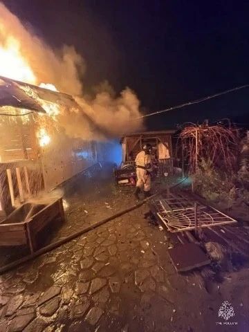 Частный дом сгорел из-за печи в Барнауле Частный дом сгорел из-за печи в Барнауле
