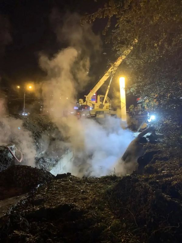 Закончить работы по устранению аварии на улице Попова в Барнауле планируют в 8 утра 19 октября Закончить работы по устранению аварии на улице Попова в Барнауле планируют в 8 утра 19 октября