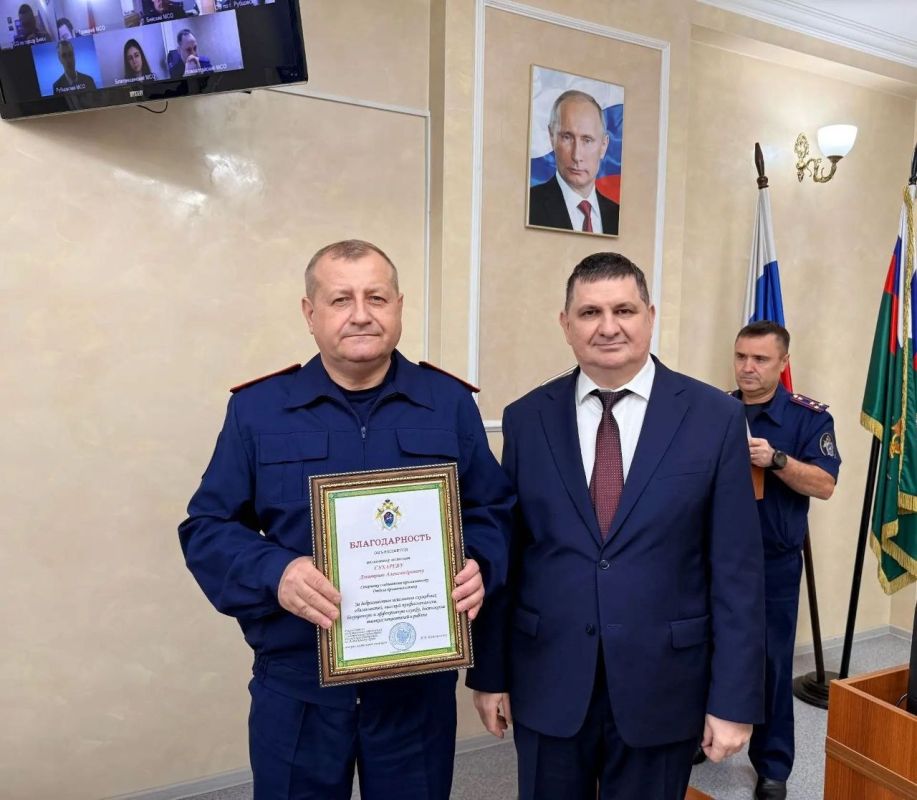 В день 72-й годовщины образования службы криминалистики руководитель следственного управления Следственного комитета Российской Федерации по Алтайскому краю Игорь Владимирович Колесниченко поздравил с профессиональным... В день 72-й годовщины образования службы криминалистики руководитель следственного управления Следственного комитета Российской Федерации по Алтайскому краю Игорь Владимирович Колесниченко поздравил с профессиональным...