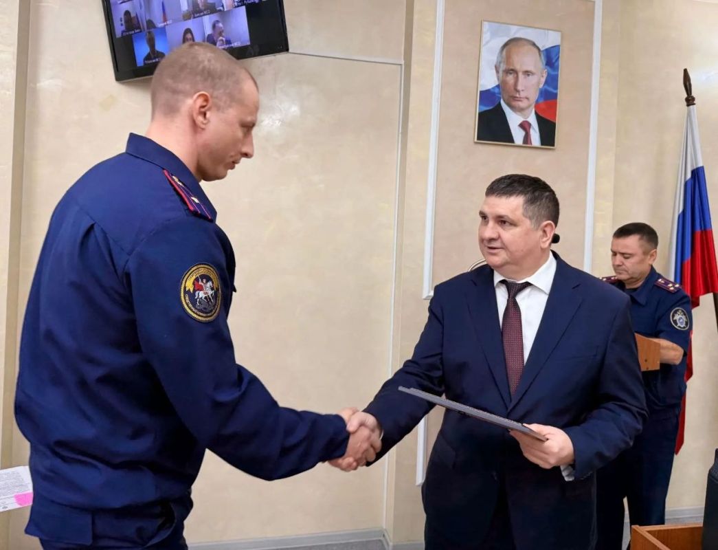 В день 72-й годовщины образования службы криминалистики руководитель следственного управления Следственного комитета Российской Федерации по Алтайскому краю Игорь Владимирович Колесниченко поздравил с профессиональным... В день 72-й годовщины образования службы криминалистики руководитель следственного управления Следственного комитета Российской Федерации по Алтайскому краю Игорь Владимирович Колесниченко поздравил с профессиональным...