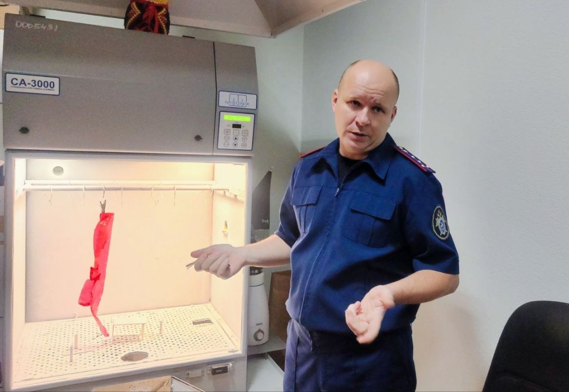 В день 72-й годовщины образования службы криминалистики руководитель следственного управления Следственного комитета Российской Федерации по Алтайскому краю Игорь Владимирович Колесниченко поздравил с профессиональным... В день 72-й годовщины образования службы криминалистики руководитель следственного управления Следственного комитета Российской Федерации по Алтайскому краю Игорь Владимирович Колесниченко поздравил с профессиональным...
