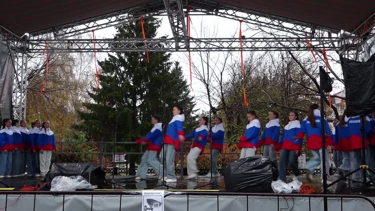 В минувшие выходные Бийск, как и вся страна, отпраздновал молодой, но важный праздник - День отца