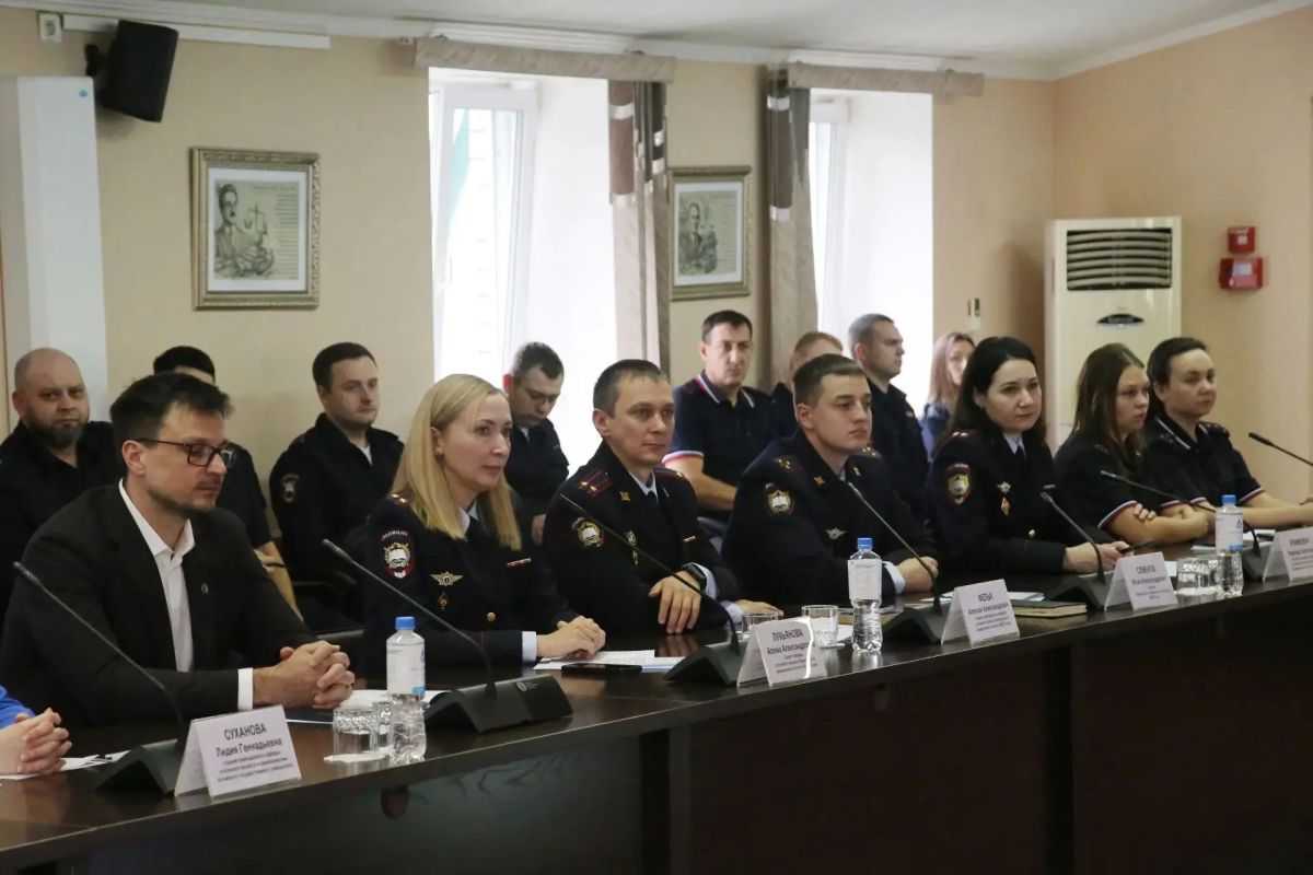 В Барнаульском юридическом институте МВД России обсудили конституционные гарантии прав человека в уголовном процессе