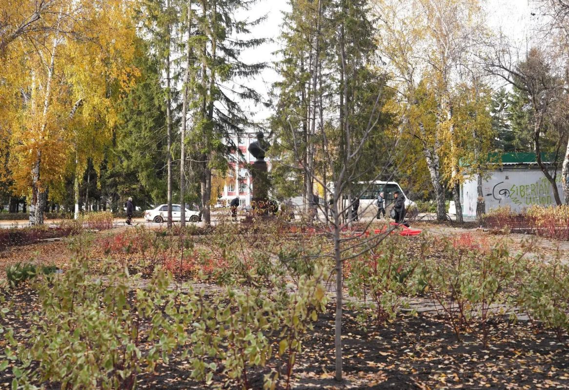 Благоустройство бульвара 50-летия ВЛКСМ продолжается в Бийске Благоустройство бульвара 50-летия ВЛКСМ продолжается в Бийске